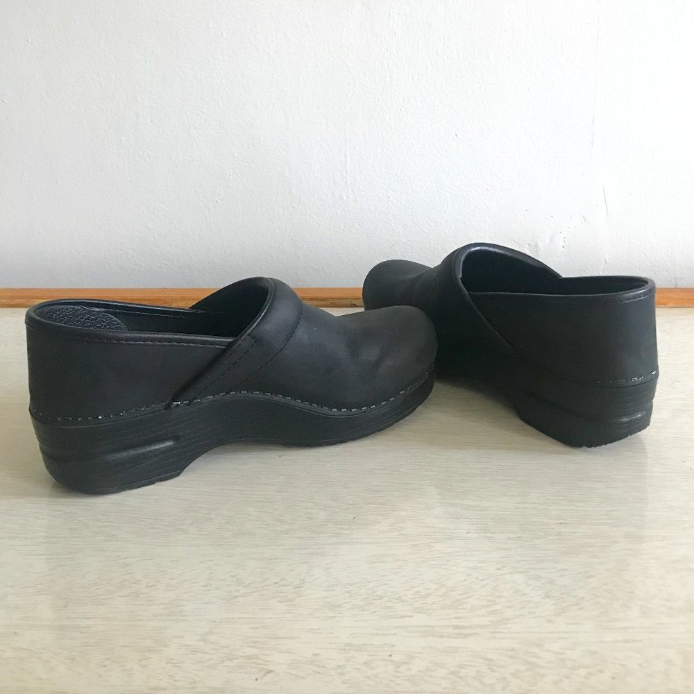 Dansko Clogs Matte Black Leather size 38